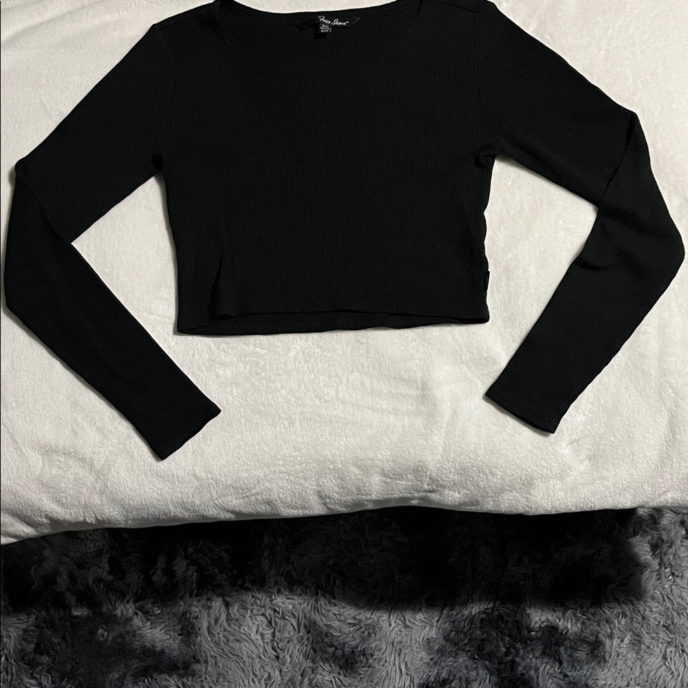Black Ribbed Long-Sleeve Cropped Tee - Picture 2 of 6